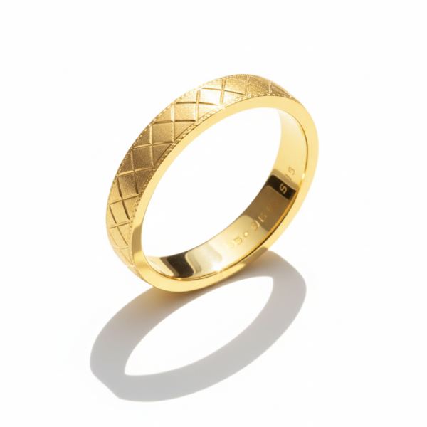 Anillo con Patrón Geométrico